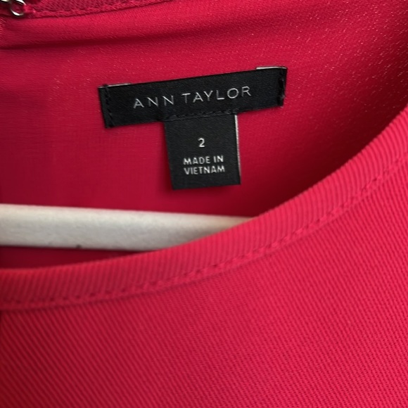 Ann Taylor dress flared sleeves - Picture 3 of 3